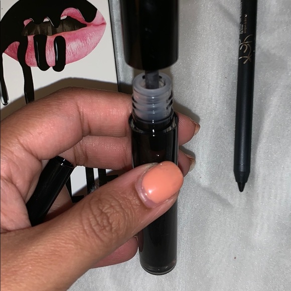 Kylie cosmetics lip kit - Picture 3 of 3